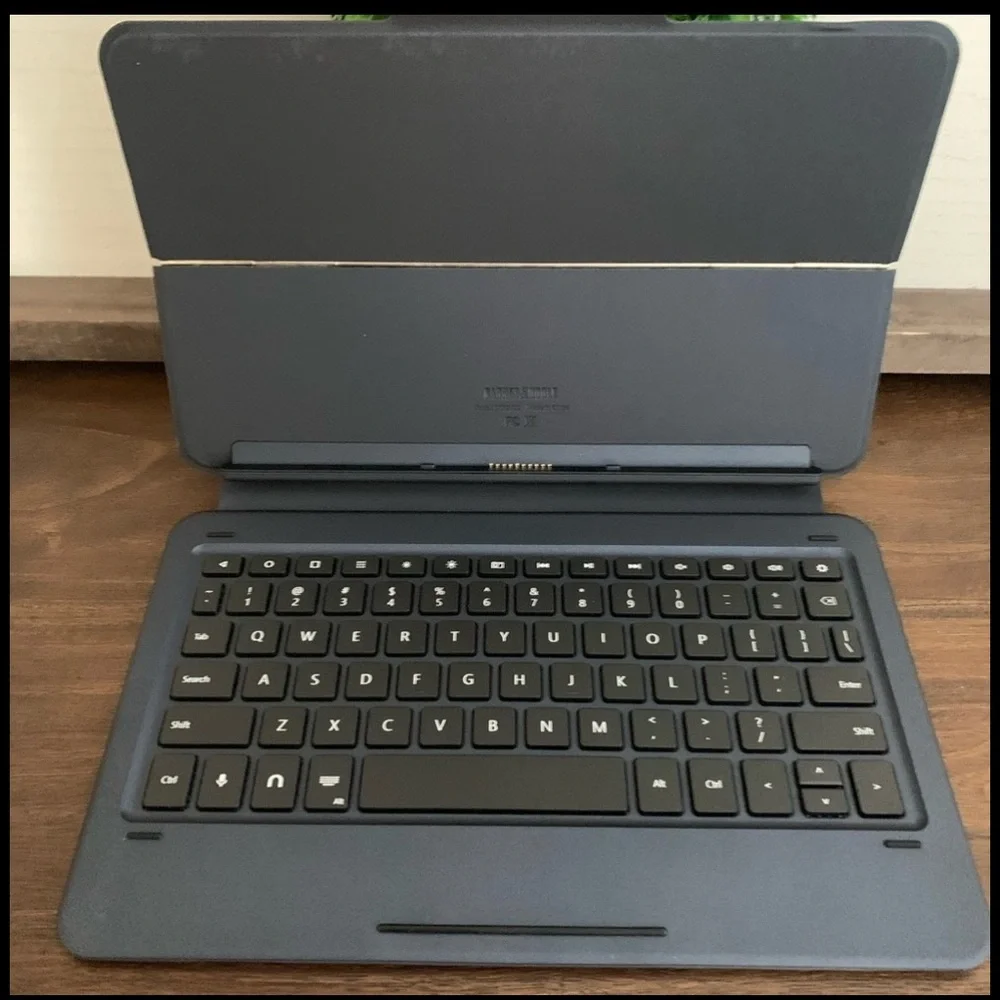 Nook 10.1 Smart Keyboard (navy blue) New in package